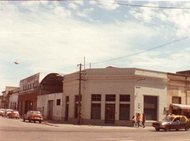 1945